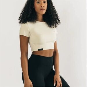 Alphalete COLLECTIVE OPEN BACK CROP TEE- S